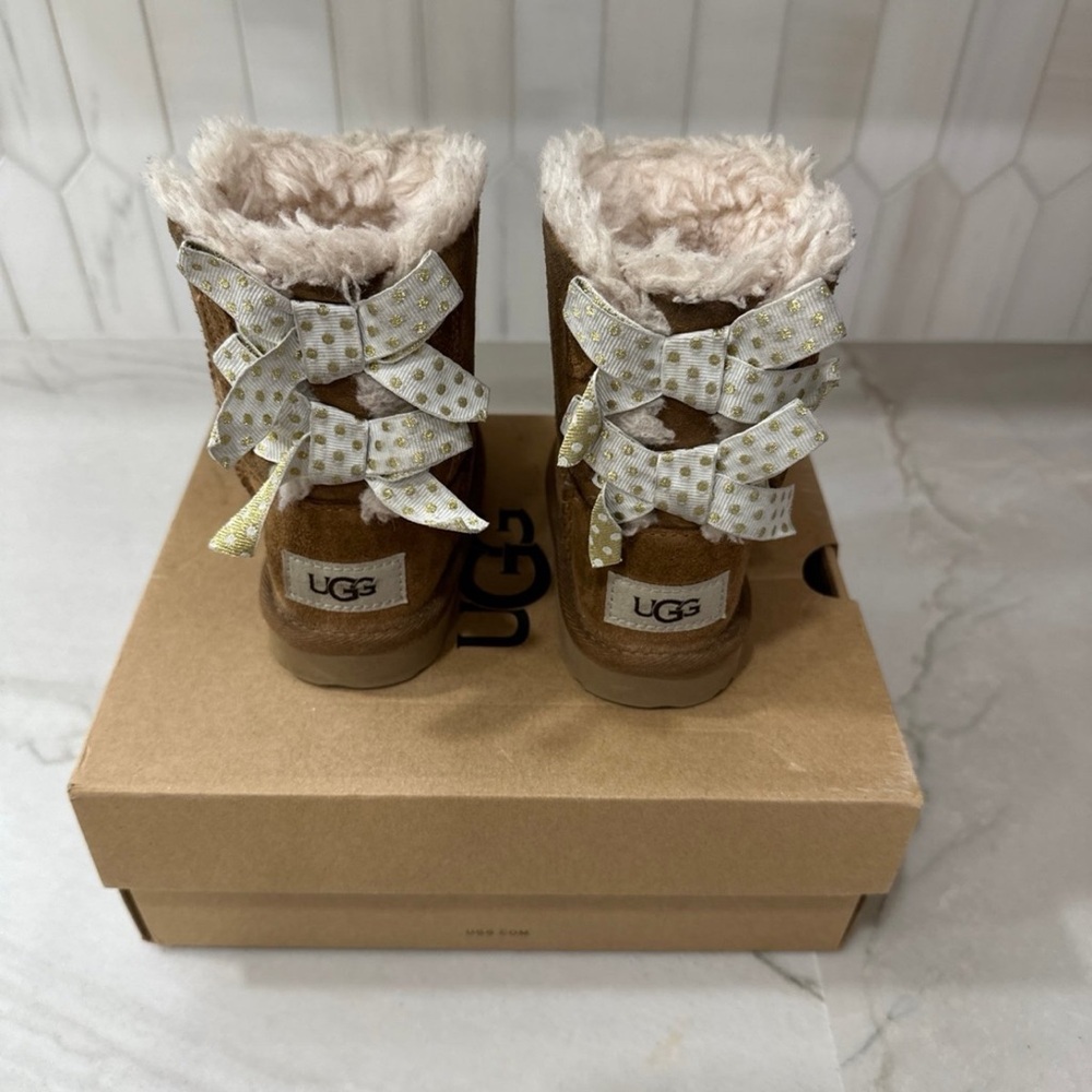 Toddler chestnut UGG boots with bows 7c